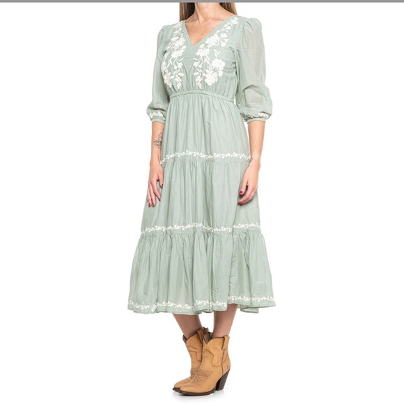 🆕NWT Lucky Brand Embroidered 3/4 Sleeves Tiered V-Neck MIDI Dress - Picture 2 of 11